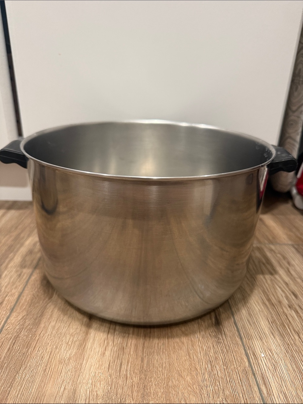 Farberware Stainless Steel Stock Pot with Black Handles - Silver no lid.